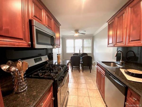 69 Prospect AVE #11P, Hewlett, NY 11557