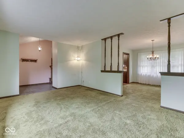 388 Leaning Tree RD, Greenwood, IN 46142