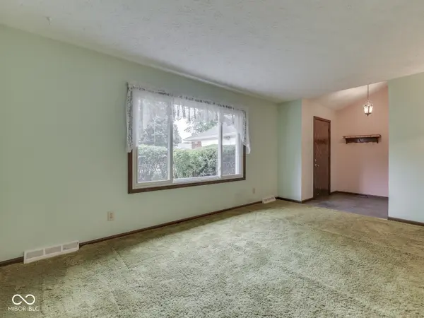 388 Leaning Tree RD, Greenwood, IN 46142