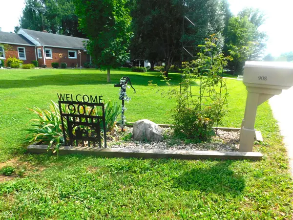 907 E Hillside DR S, Greensburg, IN 47240
