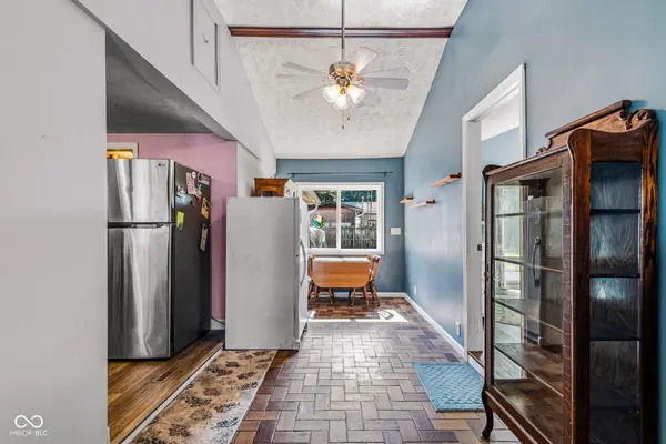 2094 Shady, Columbus, IN 47201