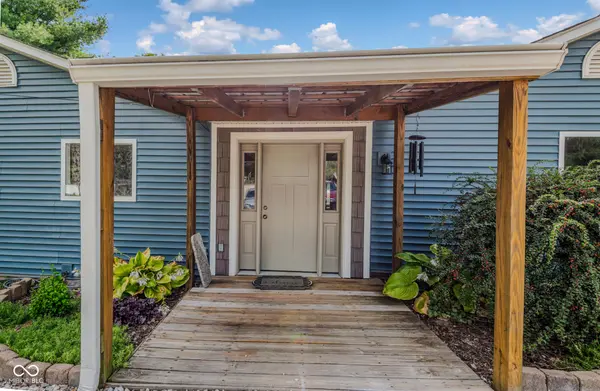 2094 Shady, Columbus, IN 47201