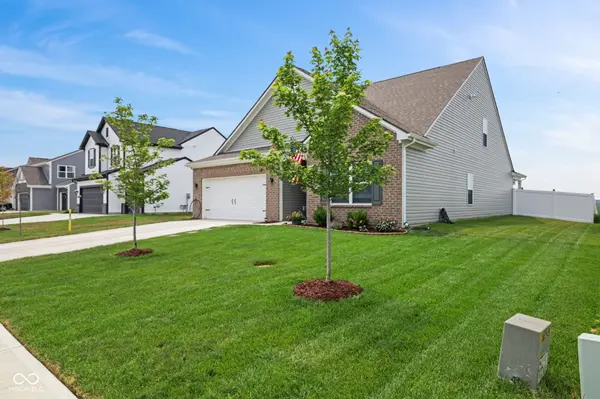 952 Borealis DR, Franklin, IN 46131