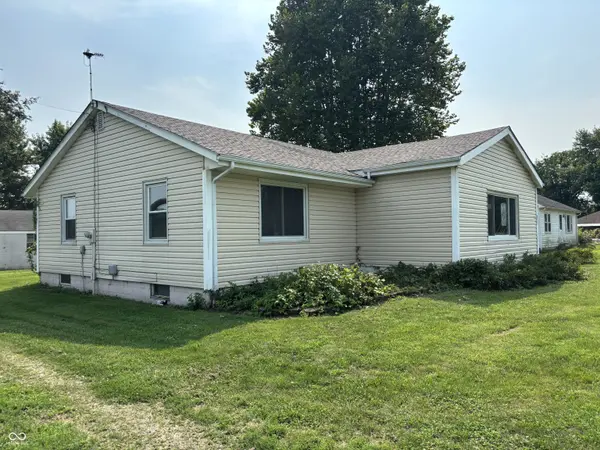407 E Log ST, Carthage, IN 46115