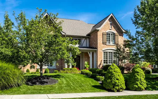 3274 Whispering Pines LN, Carmel, IN 46032