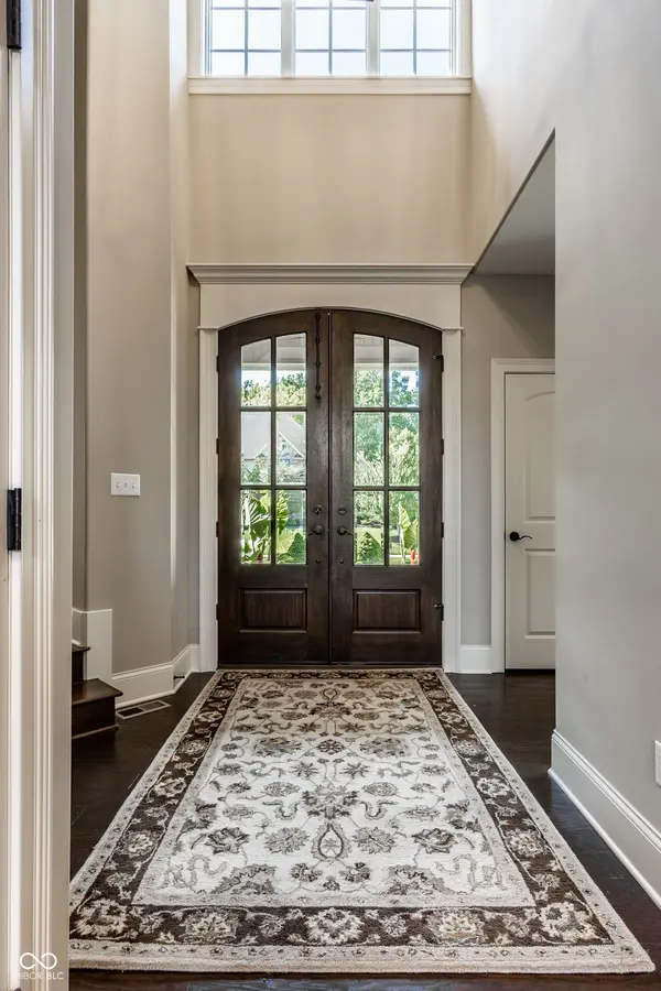 3274 Whispering Pines LN, Carmel, IN 46032