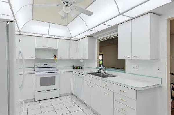 5451 GOLF POINTE DR #V-225, Sarasota, FL 34243
