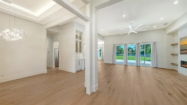 2729 HARVEST DR, Sarasota, FL 34240