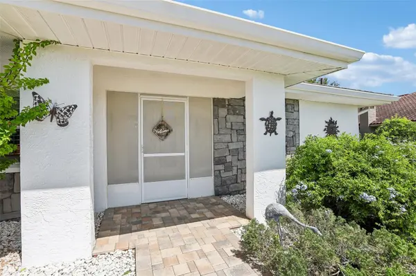 1913 WOLF LAUREL DR, Sun City Center, FL 33573