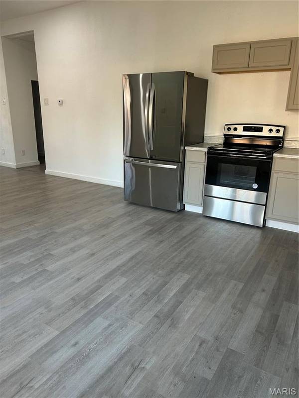 207 E Marshall ST, Charleston, MO 63834