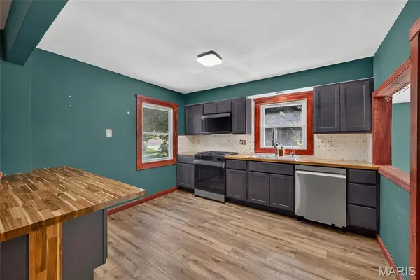 310 Cliff Cave RD, St Louis, MO 63129