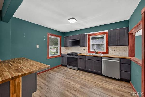 310 Cliff Cave RD, St Louis, MO 63129