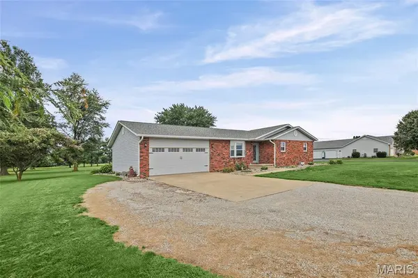 12941 Daiber RD, Highland, IL 62249