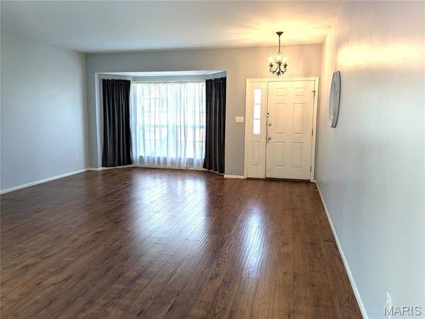 9104 Cedarberry CIR, St Louis, MO 63123