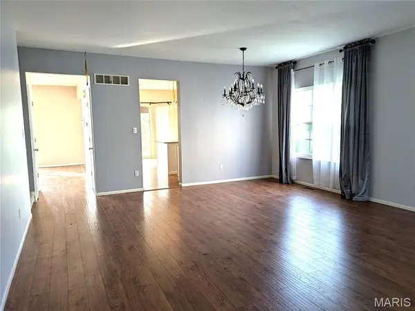 9104 Cedarberry CIR, St Louis, MO 63123
