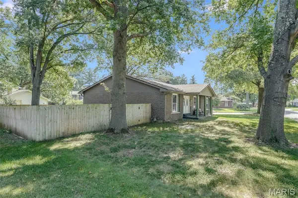 5209 River Aire DR, Godfrey, IL 62035