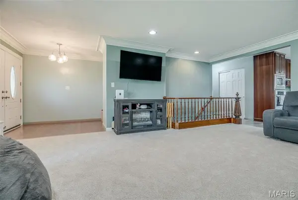 5209 River Aire DR, Godfrey, IL 62035