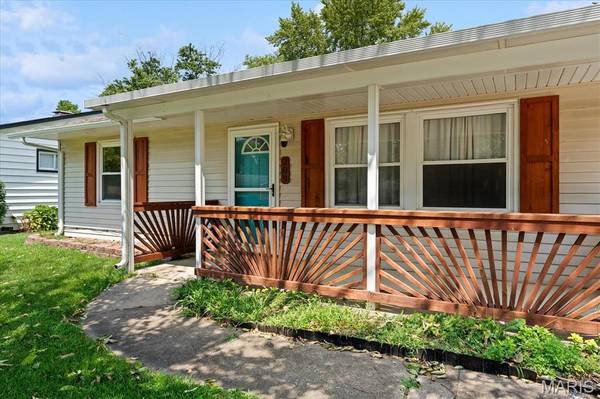 209 Pleasant Ridge RD, Fairview Heights, IL 62208