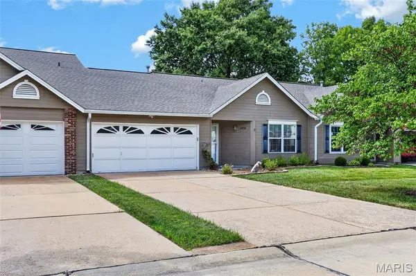 1359 Kyle DR #14B, St Charles, MO 63304
