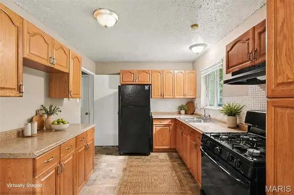 6720 Foxbend CT, Florissant, MO 63033