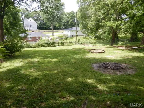 412 1st ST, Mokane, MO 65059