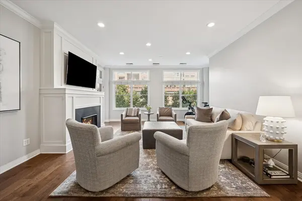 560 W Fulton ST #303, Chicago, IL 60661