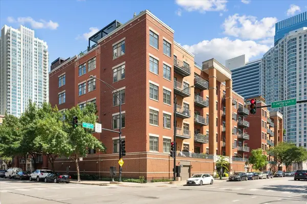 560 W Fulton ST #303, Chicago, IL 60661