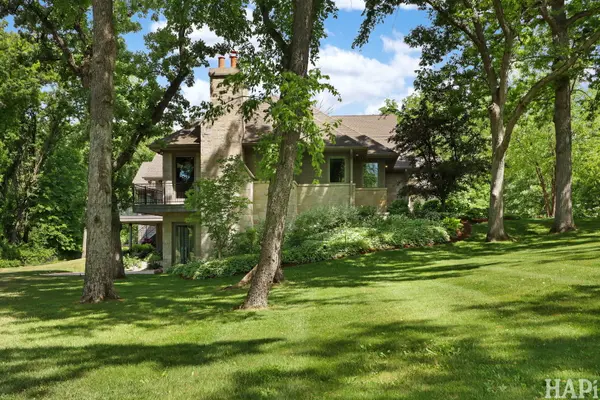8806 WHISPERING PINES TRL, Woodstock, IL 60098