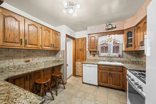 7419 W Howard ST, Chicago, IL 60631
