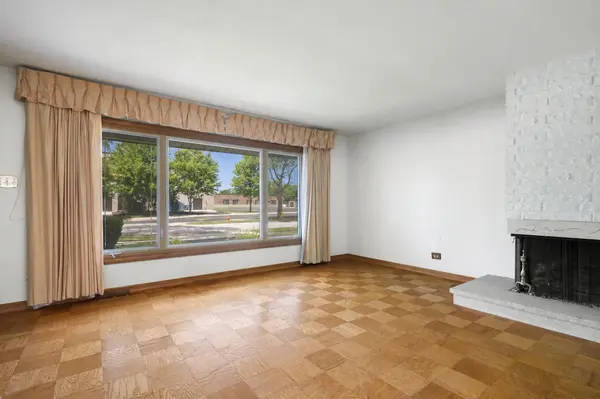 79 Eden RD, Elk Grove Village, IL 60007
