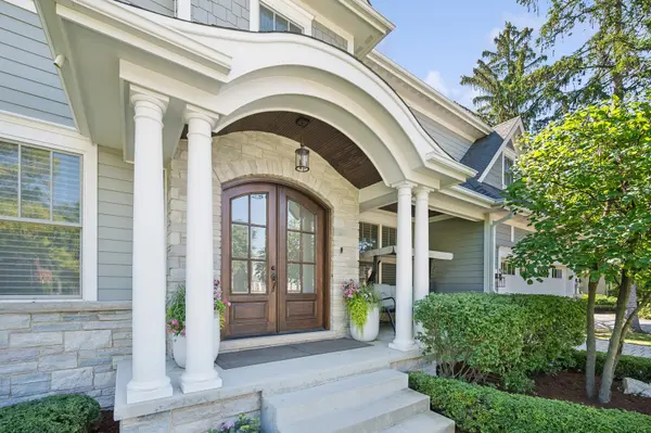 909 Glenwood LN, Glenview, IL 60025