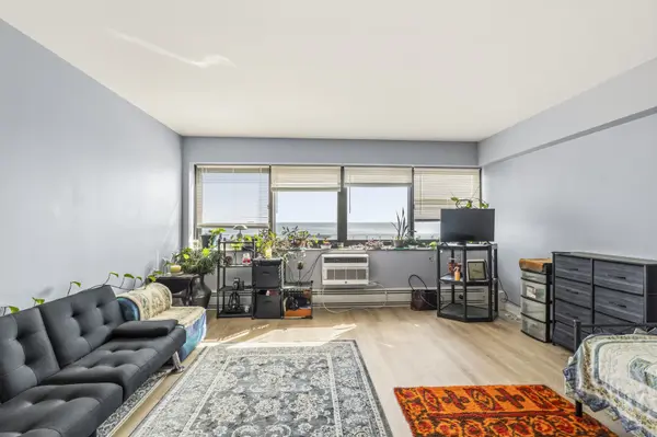 7337 S South Shore DR #211, Chicago, IL 60649