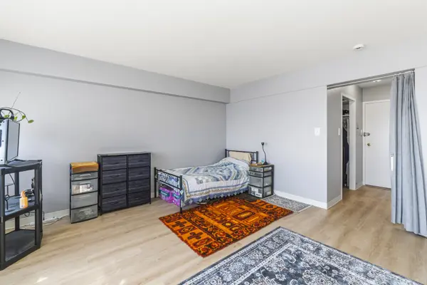 7337 S South Shore DR #211, Chicago, IL 60649