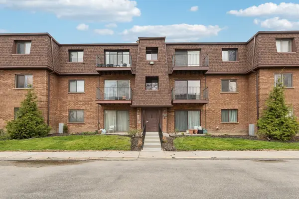 702 Cobblestone CIR #D, Glenview, IL 60025