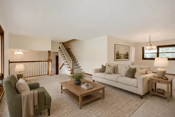706 Huntington LN, Schaumburg, IL 60193