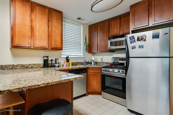 2501 W Touhy AVE #203, Chicago, IL 60645