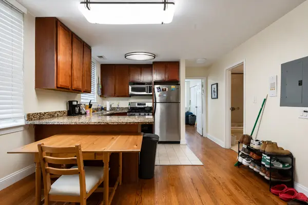 2501 W Touhy AVE #203, Chicago, IL 60645