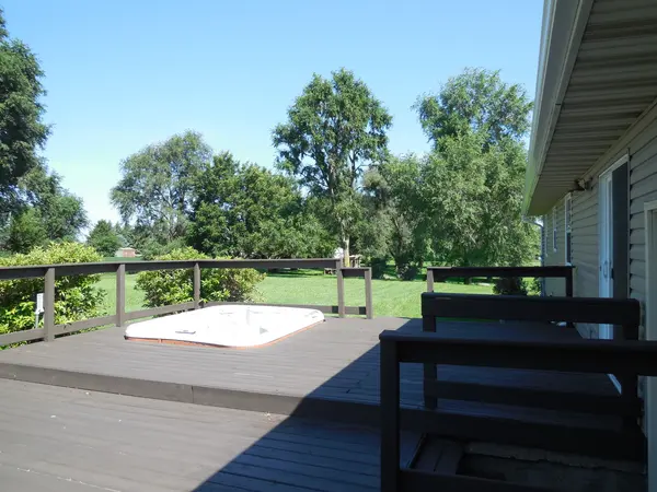 5385 Hoover RD, Rock Falls, IL 61071