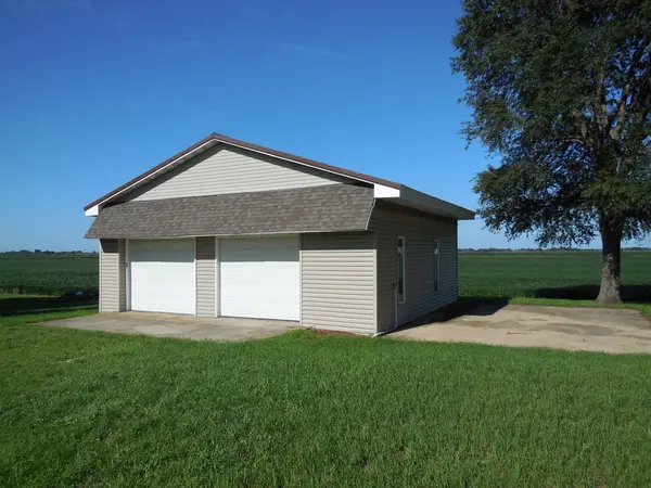 5385 Hoover RD, Rock Falls, IL 61071