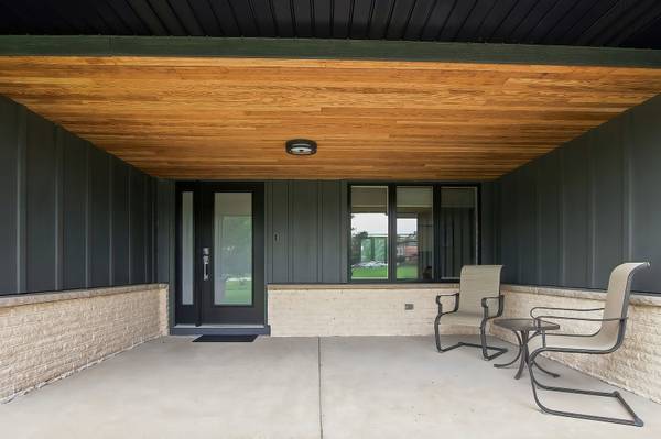 9S580 Clarendon Hills RD, Willowbrook, IL 60527