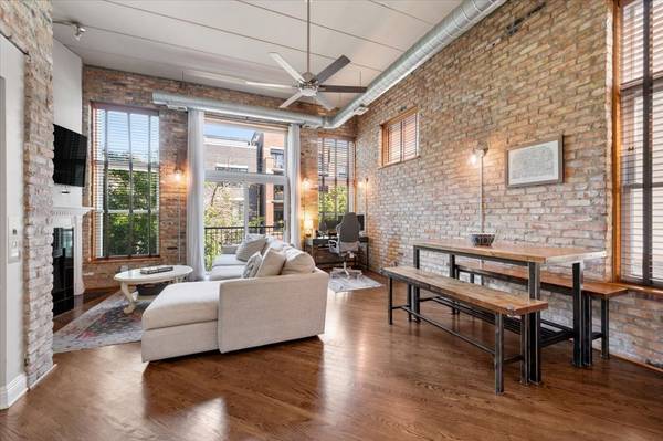 2117 W Belmont AVE #2, Chicago, IL 60618