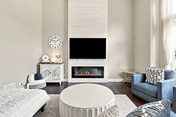 267 Garrett CIR, Carol Stream, IL 60188
