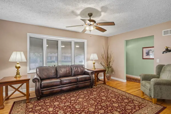 2226 E 33RD ST, Davenport, IA 52807