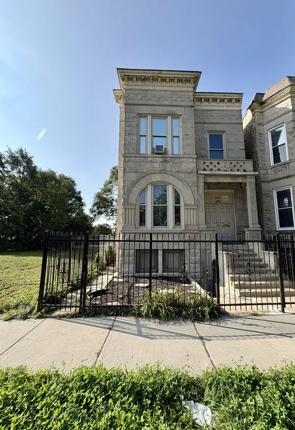 4051 W Monroe ST, Chicago, IL 60624