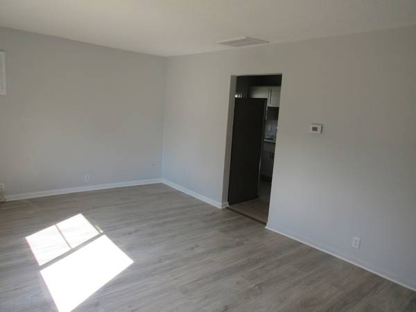 1613 Juneway TER, Round Lake Beach, IL 60073