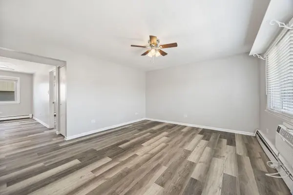 7834 95th ST #2H, Hickory Hills, IL 60457