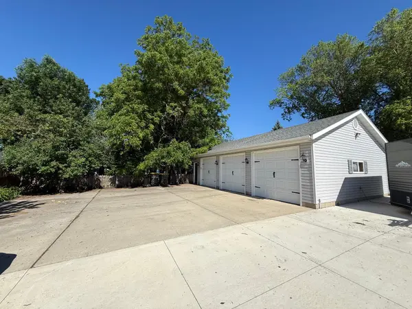 5134 E Eagle Lake RD, Willmar, MN 56201