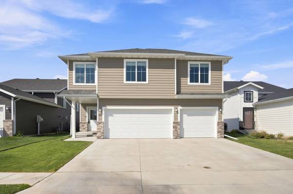 1118 Albert CT W, West Fargo, ND 58078