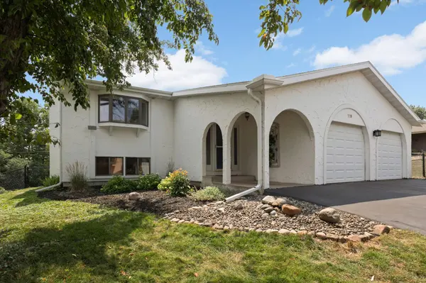 570 Kent LN, Saint Paul, MN 55126