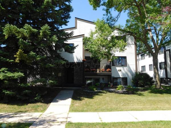 2629 Arrowhead RD S #B7, Fargo, ND 58103